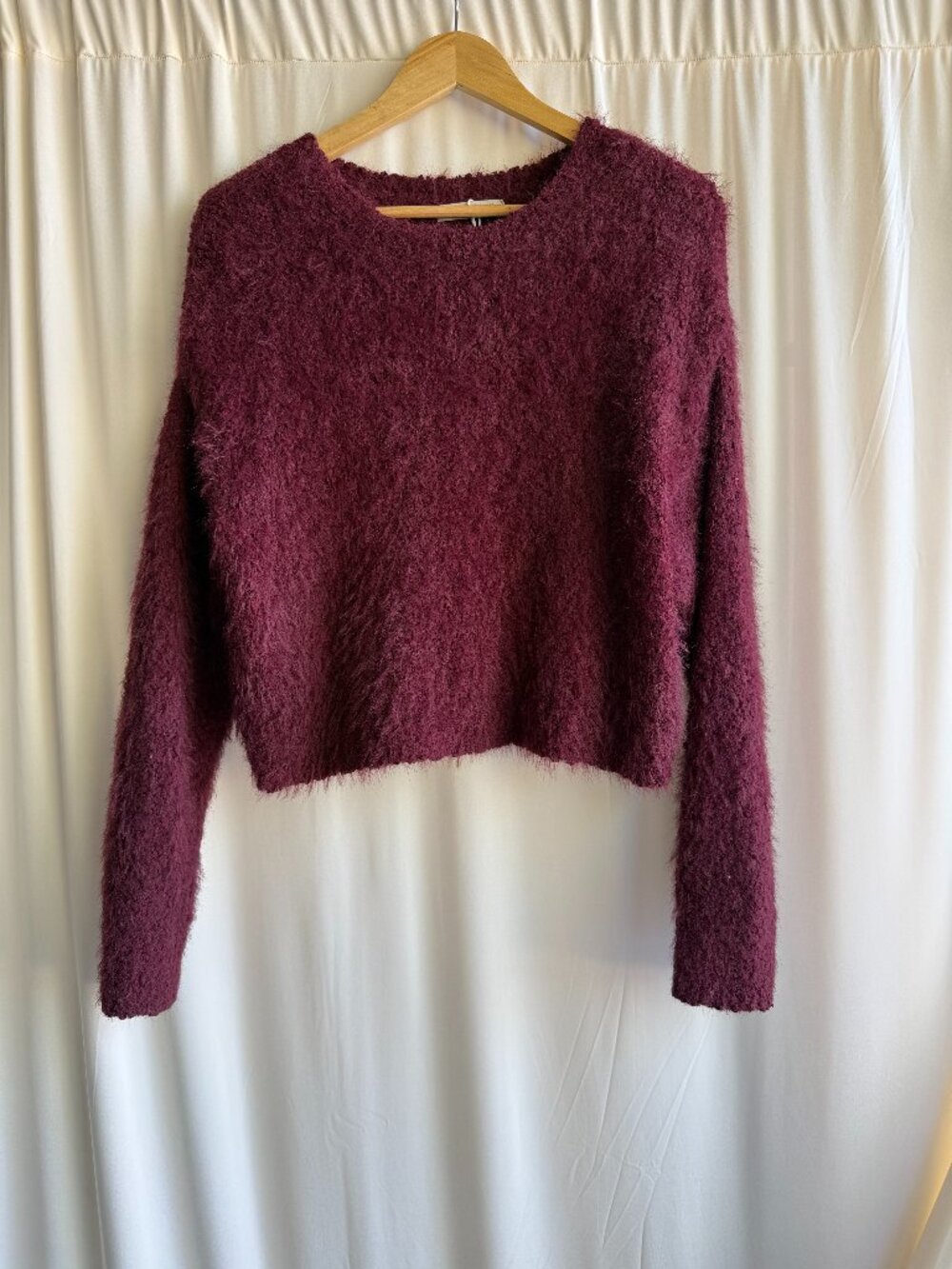 Arizona Burgundy Knit Cropped Sweater Size M Soft Fuzzy Pullover